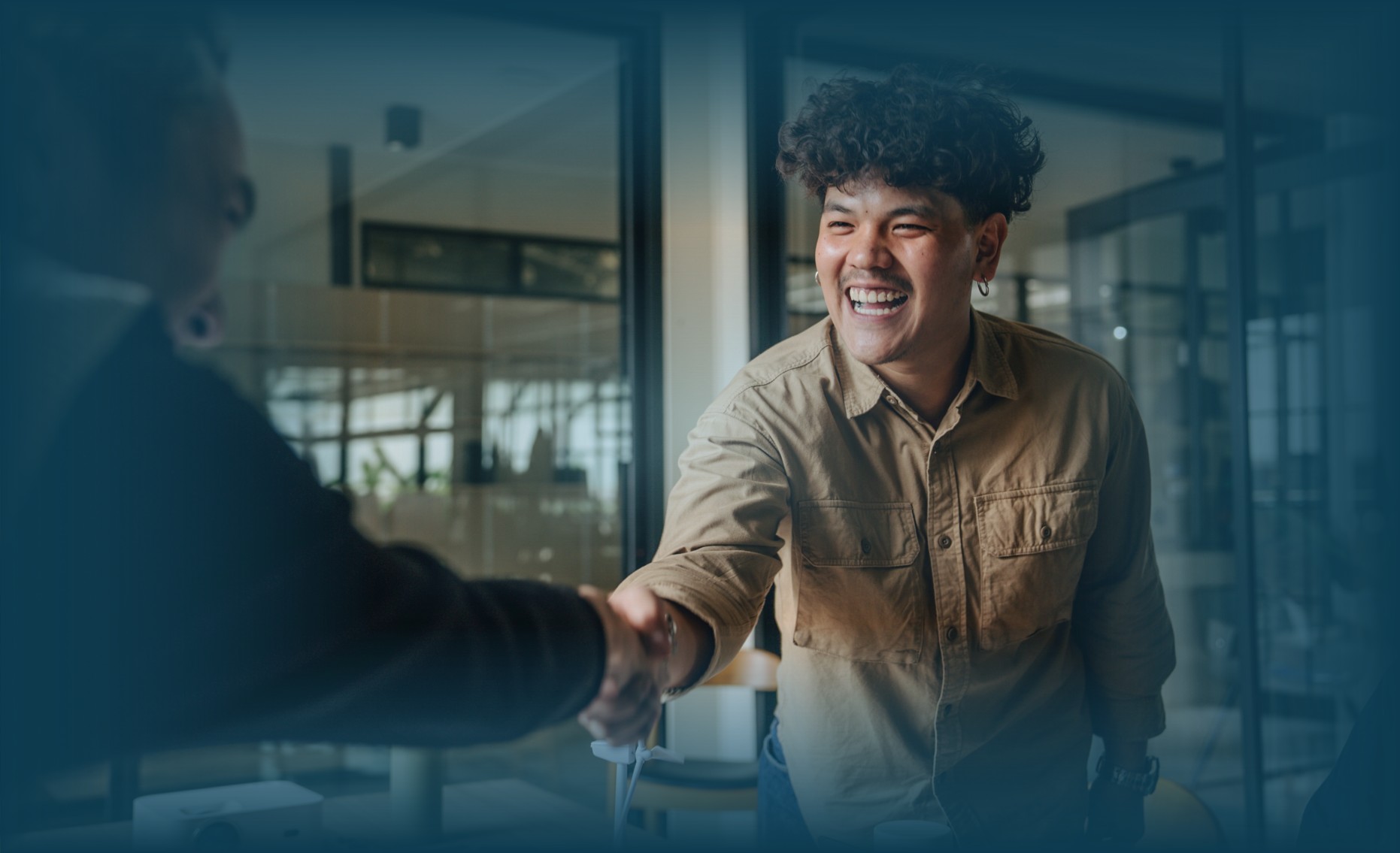 Tim HR menyambut karyawan baru sebagai bagian dari pengalaman karyawan (employee experience) yang positif